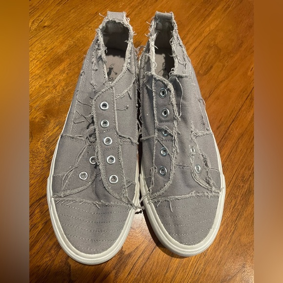 Corkys Frayed Gray Canvas Shoes - Picture 5 of 6